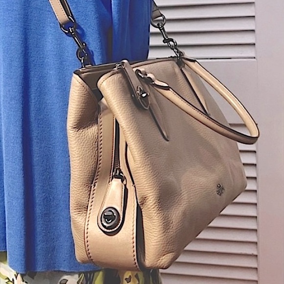 Authentic Coach - Picture 1 of 16